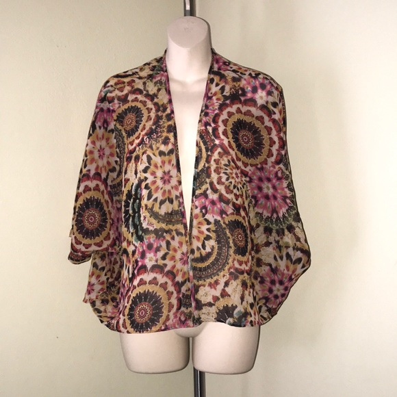 NWOT Live4Truth beautiful pattern short kimono - Picture 4 of 8